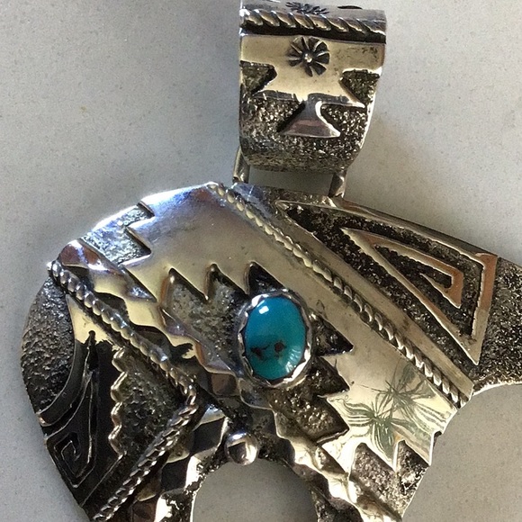 Navajo Indian Sterling Silver Bear Exquisite details. Stamped w Chiefs initials. - Picture 3 of 11